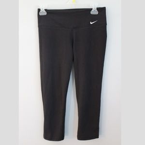 nike black cropped leggings